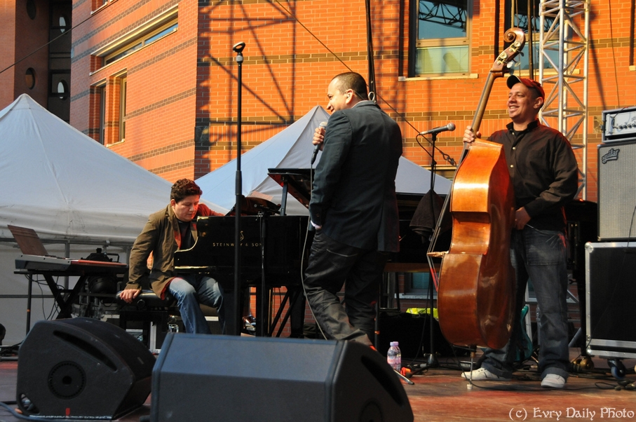 Evry Daily Photo - Fete de la Musique Evry 2010 - Yuri Buenaventura - large - 4734782697.jpg